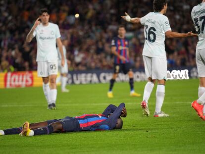 Dembélé se lamenta de una ocasión durante el partido entre el Barcelona y el Inter este miércoles en el Camp Nou.