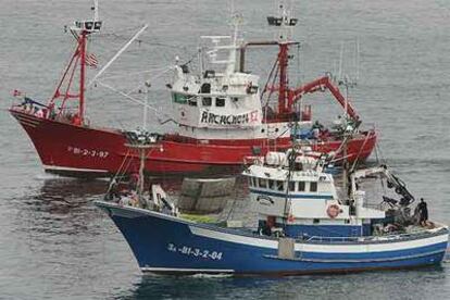 Pescadores protestan en Bermeo (Vizcaya) por las capturas de anchoa.