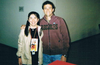 Yuriko Saeki, en 2002, con Luis Enrique, compañero en el curso de entrenadores.