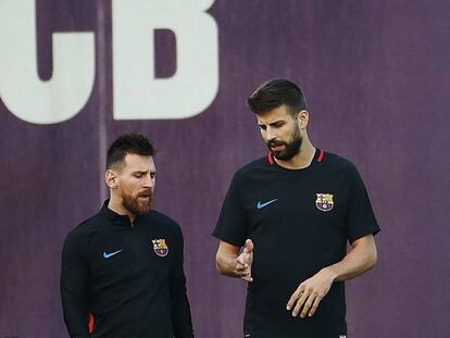 Messi y Piqué, en el entrenamiento de ayer.