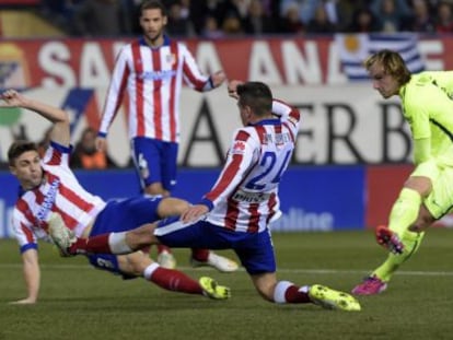 Rakitic xuta a porteria. 