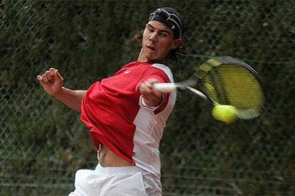 Rafa Nadal, durante un entrenamiento con Kuerten.