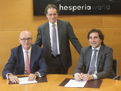 De izquierda a derecha, Jesús Nuño de la Rosa, nuevo asesor senior de Hesperia; José Antonio Castro, presidente de Hesperia, y Jordi Ferrer, consejero delegado de Hesperia.