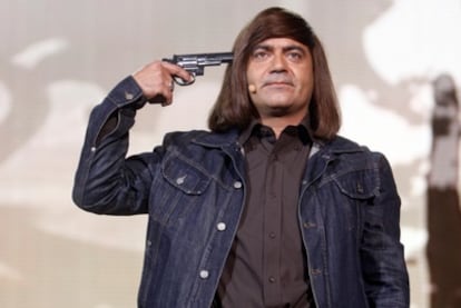 José Corbacho caracterizado como Anton Chigurh, durante la gala de los XXII edición de los Premios Goya.