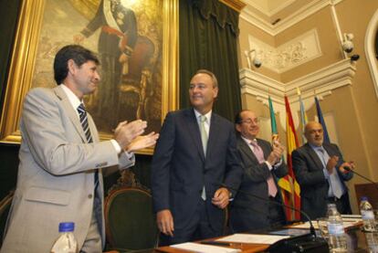 Pleno del Ayuntamiento de Castellón en el que Fabra (segundo por la izquierda) es sustituido.