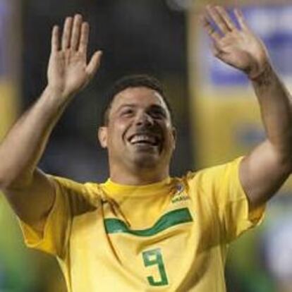 El ex goleador Ronaldo durante su despedida en el partido amistoso entre Brasil y Rumanía en el estadio Pacaembu de Sao Paulo