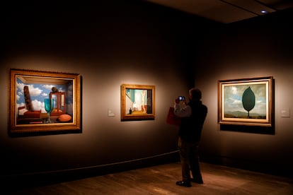 Una sala del Museo Thyssen-Bornemisza, que acoge la exposición ‘La máquina Magritte’.  