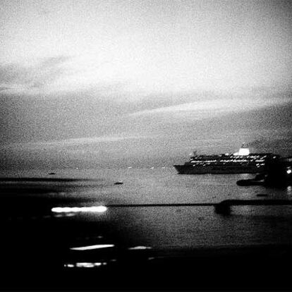 Un barco, en el puerto de Marsella.