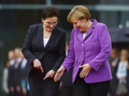 La canciller alemana, Angela Merkel, con la primer ministro polaca Ewa Kopacz hoy en Berl&iacute;n. 