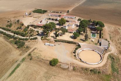 Vista aérea del cortijo El Águila Real, en Guillena.