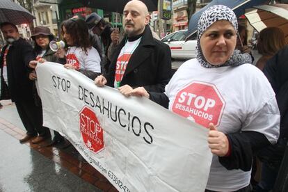Protesta de la plataforma contra los desahucios en Bilbao