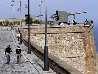 Cañones en las murallas del castillo de Montjuïc.