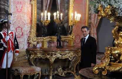 El presidente francés a su llegada al Palacio Real.