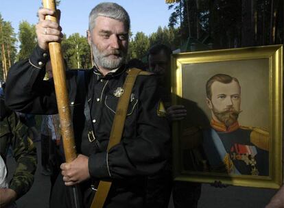 La imagen de Nicolás II ha tomado tanta fuerza en los días previos al 90 aniversario de su muerte, que en la votación en Internet para decidir quién ha sido el personaje más grande de la historia de Rusia, el zar ya ocupa el primer lugar, por encima de Stalin.