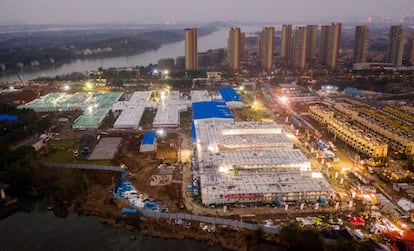 Vista aérea del Hospital Huoshenshan en Wuhan, China, ya finalizado. La construcción  es una pieza clave en la propaganda oficial de cara a promocionar sus esfuerzos contra el virus en China y en el extranjero.
