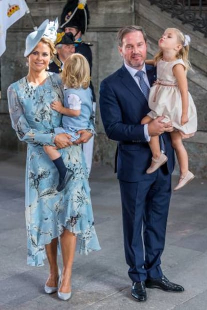 Magdalena de Suecia junto a su marido Chris O&#039;Neill y sus dos hijos.