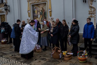 Orthodox Christian worshipers Kyiv