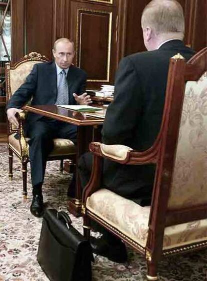 El presidente ruso, Vladímir Putin, durante una reunión ayer en el Kremlin.