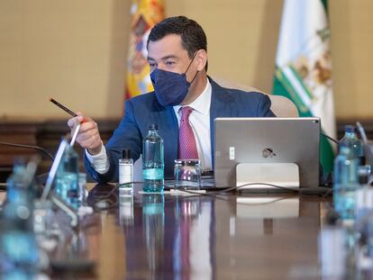 El presiente de la Junta de Andalucía, Juan Manuel Moreno, este martes durante la reunión del Consejo de Gobierno.