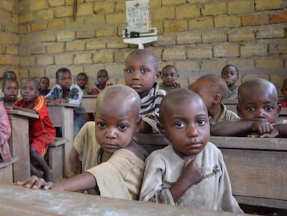 Niños baka en la escuela infantil de Bemba II.