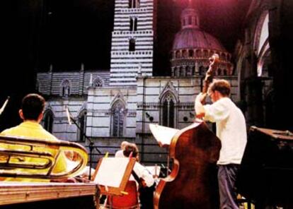 Uno de los escenarios del Festival Siena Jazz, durante un concierto.