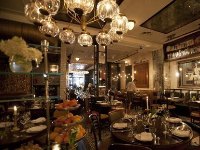 Comedor del restaurante Toto, en Barcelona, con interiorismo de Lázaro Rosa Violán.
