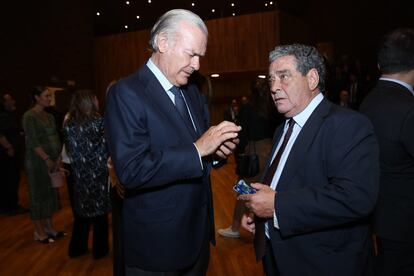 Rodrigo Echenique, vicepresidente del Santander, junto a Augusto Delkader, director editorial del Grupo PRISA y presidente de la cadena SER.