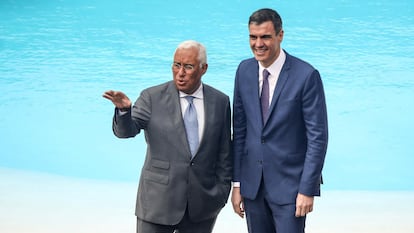 António Costa y Pedro Sánchez, en Lanzarote en marzo de 2023, durante la última cumbre ibérica que compartieron.