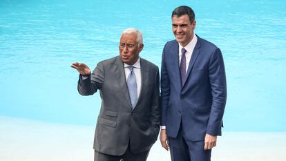 António Costa y Pedro Sánchez, en Lanzarote en marzo de 2023, durante la última cumbre ibérica que compartieron.