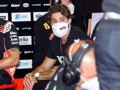 El piloto italiano Andrea Iannone, el pasado 19 de septiembre en el 'box' de su equipo durante el Gran Premio de San Marino.