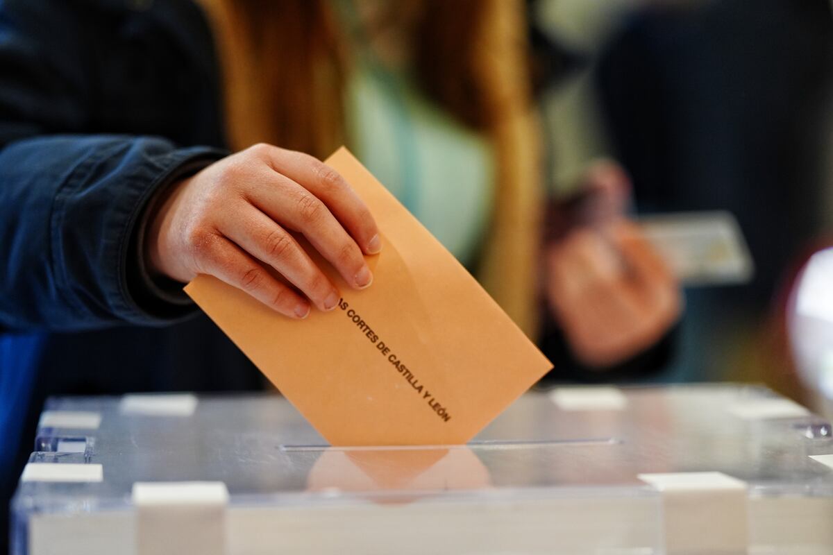 La jornada electoral de las elecciones en Castilla y León el 15M, en imágenes