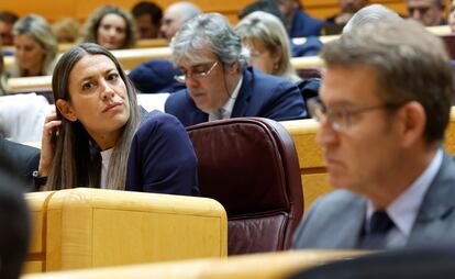 La diputada de Junts Míriam Nogueras (izquierda), este martes en el pleno del Congreso celebrado en el Senado.