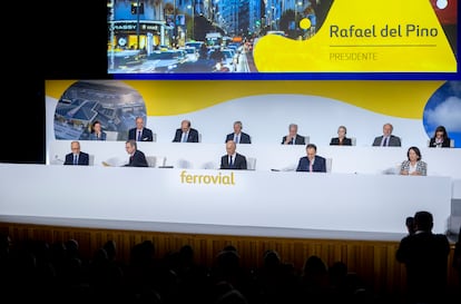 Vista general de la Junta General Ordinaria de Accionistas de Ferrovial, en el auditorio ONCE, a 13 de abril de 2023, en Madrid (España). Durante la Junta, los accionistas han votado el traslado de la sede social de la empresa a Países Bajos por la absorción de Ferrovial por parte de Ferrovial International SE. Durante el encuentro, también se ha sometido a aprobación la reelección del consejero delegado, Ignacio Madridejos, en la categoría de consejero ejecutivo.
13 ABRIL 2023;FERROVIAL;PAISES BAJOS;JUNTA;ACCIONISTAS;TRASLADO
Alberto Ortega / Europa Press
13/04/2023