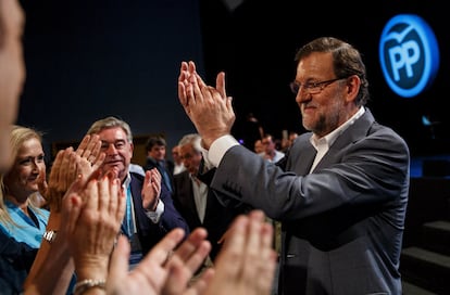 Mariano Rajoy recibe aplausos tras su intervención en la Conferencia Política del PP.