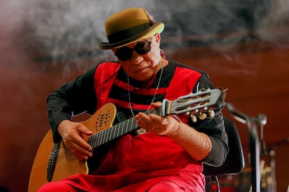 Salif Keita, en un concierto en Ankara en 2022.