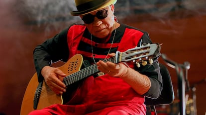 Salif Keita, en un concierto en Ankara en 2022.