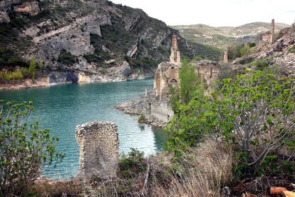 Tragó de Noguera actualmente cubierto por las aguas del pantano de Santa Ana.