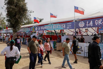 Personas recorren el Parque O'Higgins en Chile