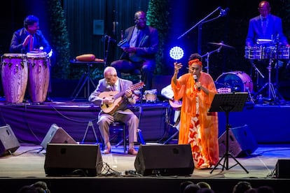 El grupo Buena Vista Social Club, en una actuaci&oacute;n en Barcelona, en junio de 2015.