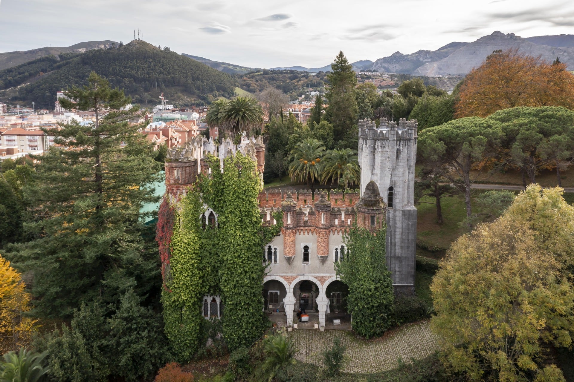 El Castillo de Ocharán de Cantabria, a la venta por 6,5 millones de euros