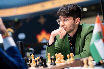 Firouzja, durante su partida con Praggnanandhaa de la primera ronda del Torneo de Candidatos en Toronto