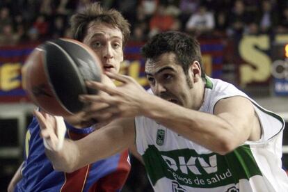 Hernández Sonseca atrapa un balón durante su etapa en el Joventut