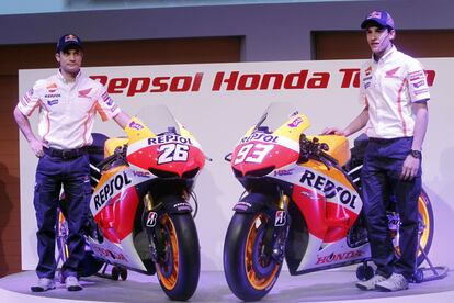 Dani Pedrosa y Marc Márquez en la presentación en Madrid de la Honda RC213V del equipo Repsol para la temporada 2013.