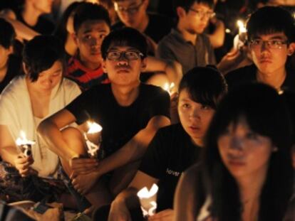 Vigilia multitudinaria en Hong Kong en junio al cumplirse el 25º aniversario de la masacre de Tiananmen