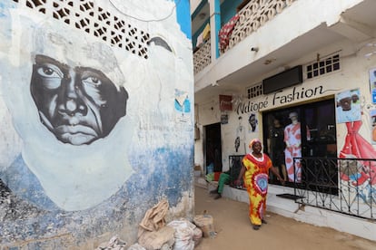 Una calle del barrio de Ngor, en la ciudad senegalesa.
