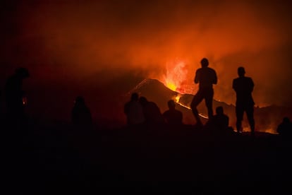 El volcán de Cumbre Vieja, en La Palma, desde el Valle de Aridane, oeste de la isla.