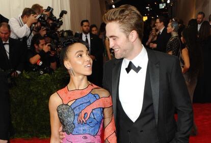 FKA Twigs y Robert Pattinson, en la última gala del MET.