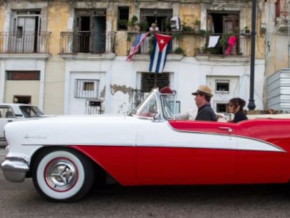 Banderas de Cuba y EE UU en un balc&oacute;n de La Habana, el 19 de diciembre. 
 