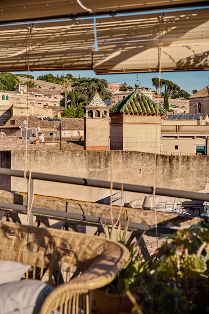 Vistas de la ciudad desde la terraza de la habitacin en la antigua torre del edificio. 