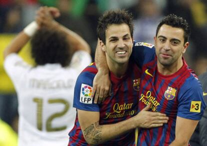 Cesc y Xavi, al final del partido.